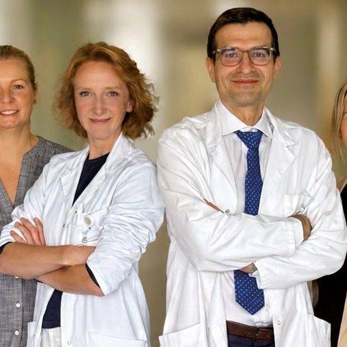 Bildlegende: Das Neurologie-Team des Spitals Langenthal mit Chefarzt Dr. med. Russjan und  leitender Ärztin Dr. med. Beuster (Mitte) heisst Sie herzlich willkommen.