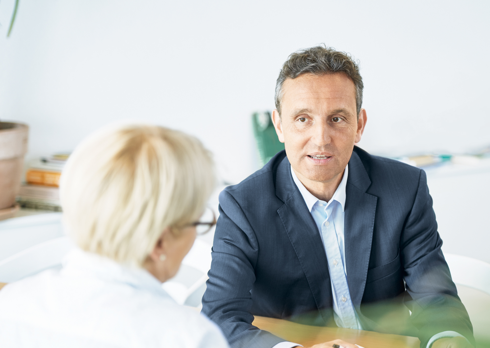 Psychiater im Gespräch mit einem Patienten