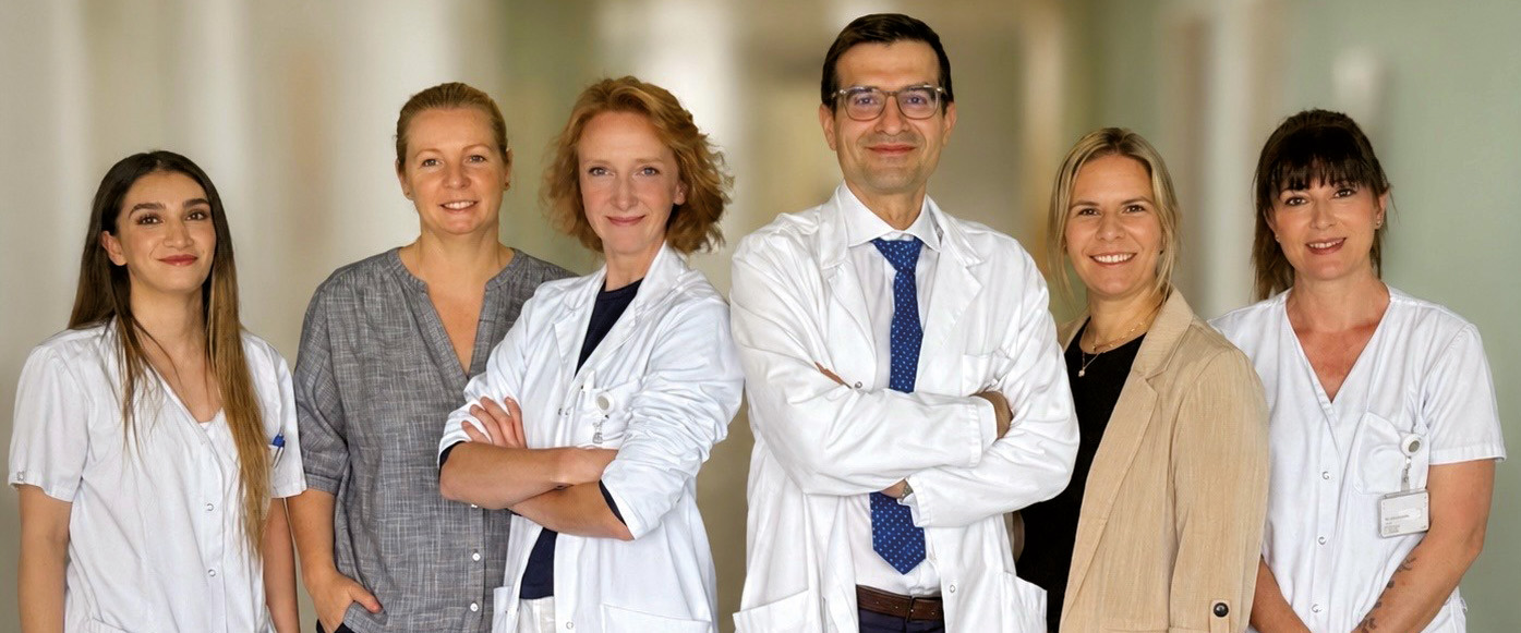 Bildlegende: Das Neurologie-Team des Spitals Langenthal mit Chefarzt Dr. med. Russjan und  leitender Ärztin Dr. med. Beuster (Mitte) heisst Sie herzlich willkommen.